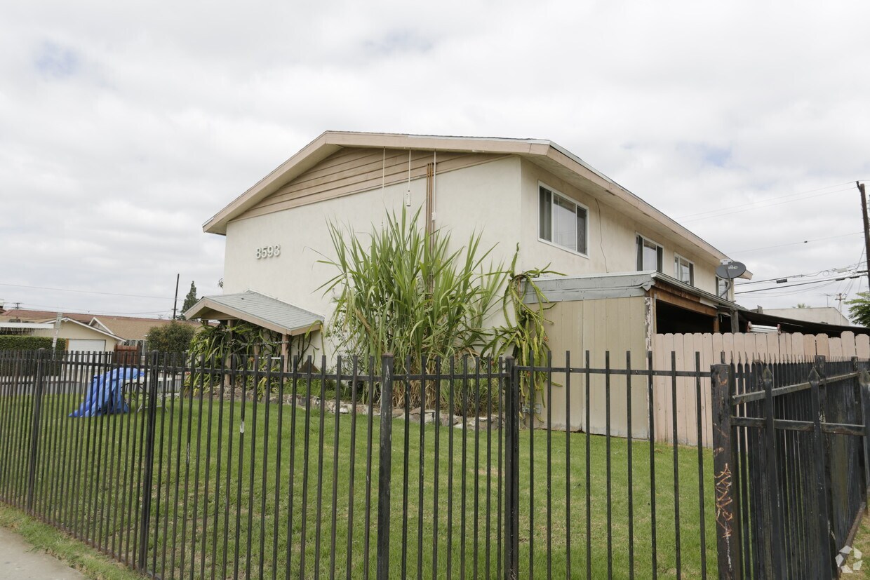 Building Photo - 8593 Cerritos Ave