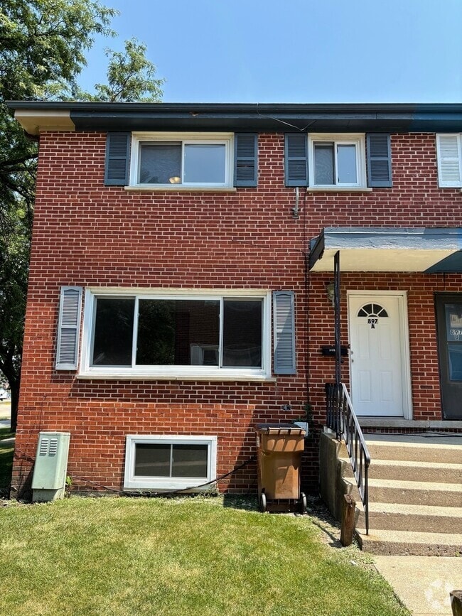 Building Photo - 897 W North Ave