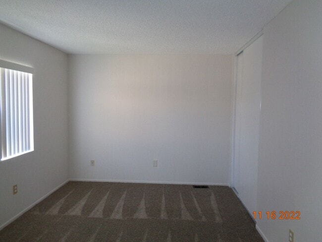 Building Photo - Excellent Mojave Camelot Neighborhood 2 Be...