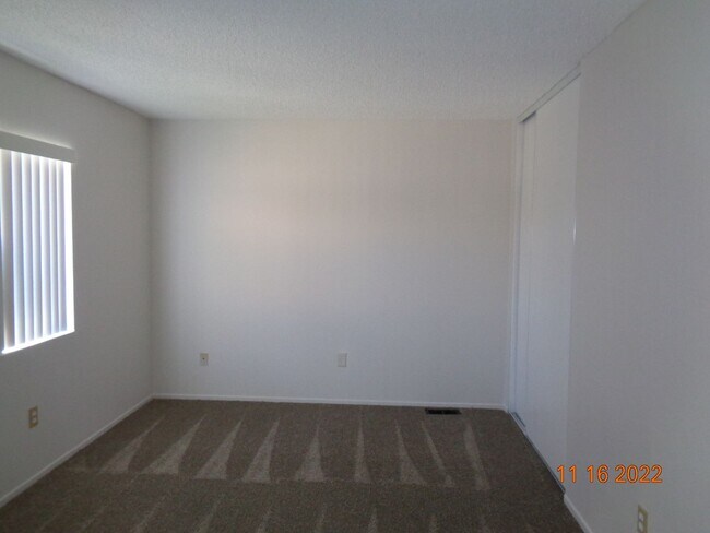 Foto del edificio - Excellent Mojave Camelot Neighborhood 2 Be...