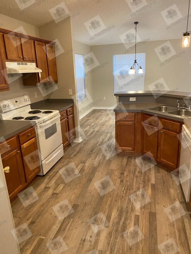 Building Photo - 5162 Brookside Dr