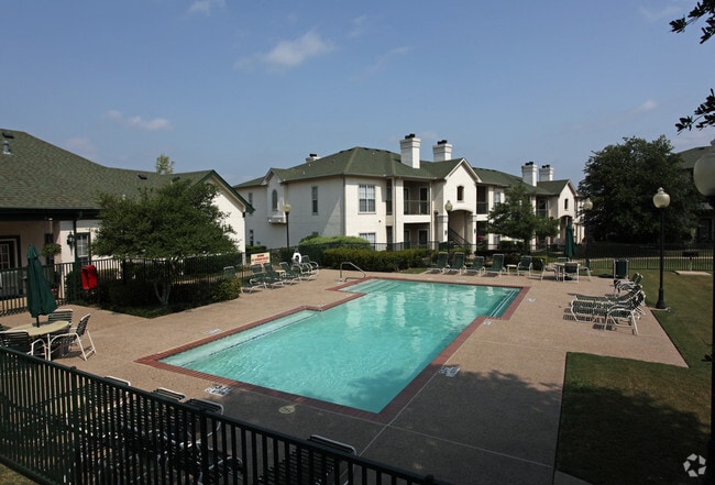 Piscina - 9th St Apartments