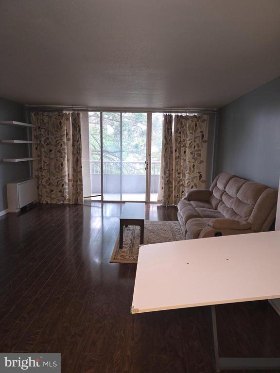 Primary Photo - 100 West Ave
