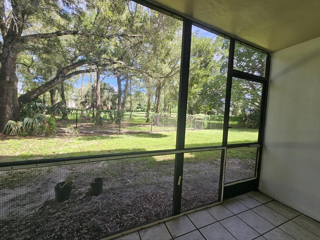 Foto del edificio - 7925 Fairview Dr