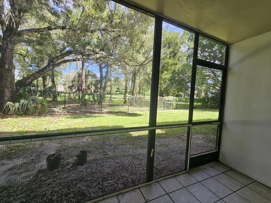 Building Photo - 7925 Fairview Dr