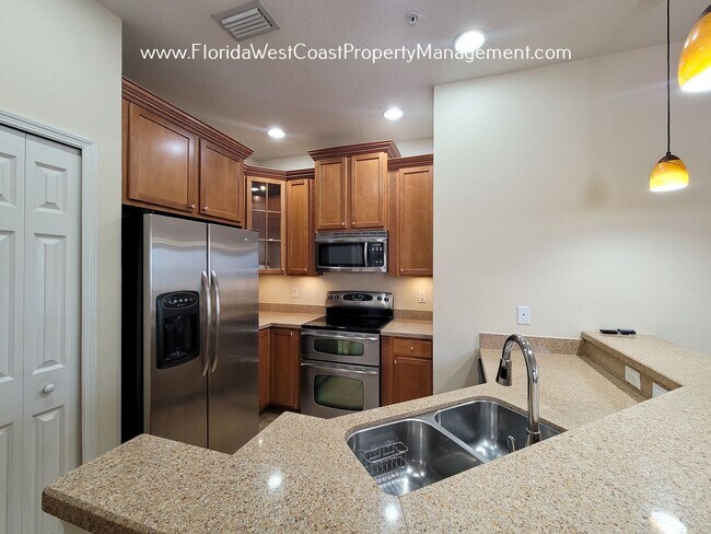 Foto del edificio - MOVE IN READY! 3 BEDROOM/ 2 BATH CONDO AT ...