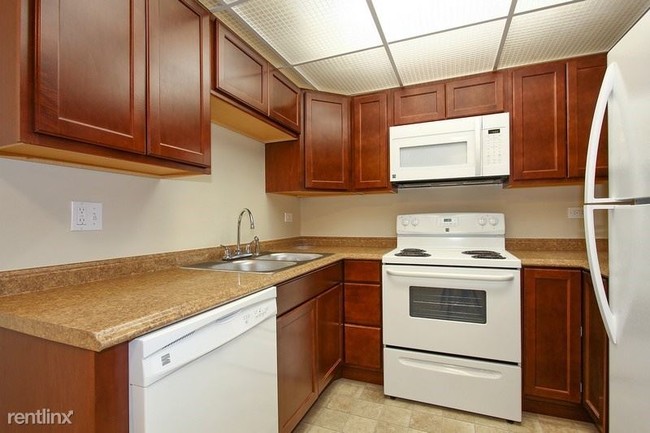 Building Photo - 1 br, 1 bath House - 1469 W Irving Park Rd