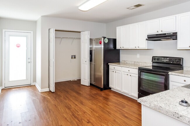 Building Photo - Charming 3 Bedroom with Attached Garage