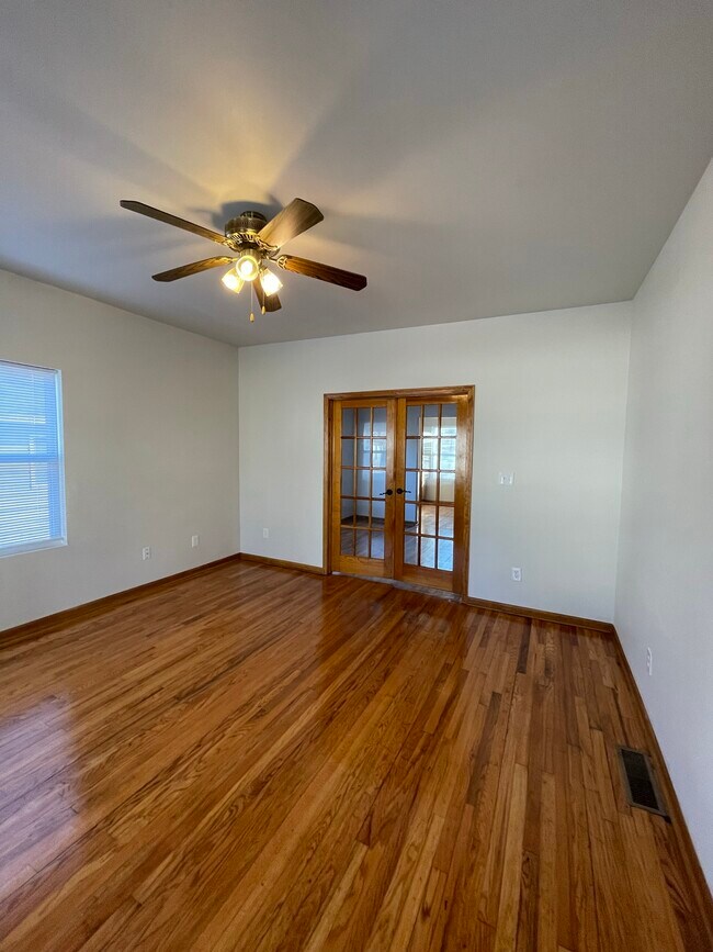 Foto del edificio - 914 E Normal St