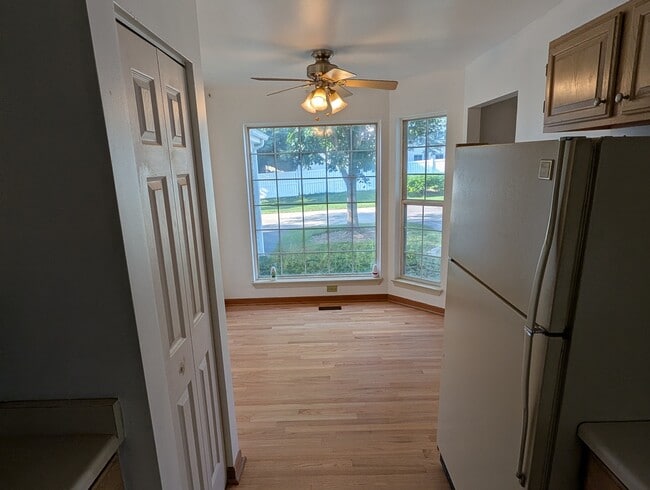 Building Photo - 843 E Princeton Cir