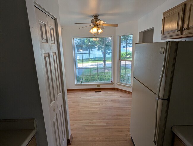 Foto del edificio - 843 E Princeton Cir
