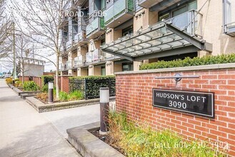 Building Photo - 3090 Gladwin Rd