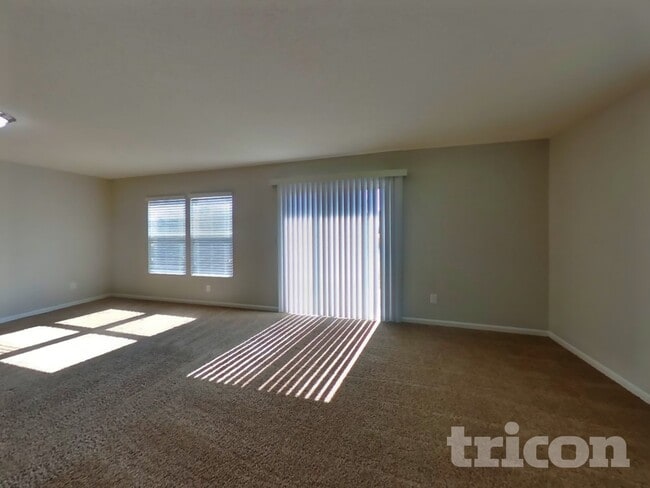 Building Photo - 464 Harley Dr