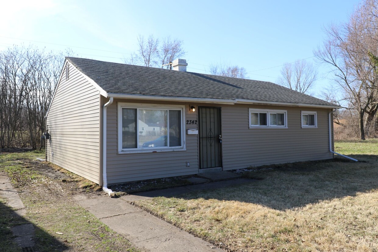 Primary Photo - 4 Bedroom Home in Marshalltown