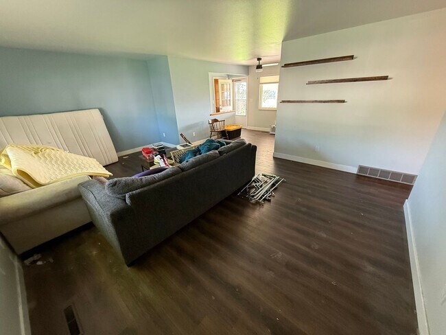 Foto del edificio - Coming Soon! 5 Bedrooms, 2 Bathrooms, and ...