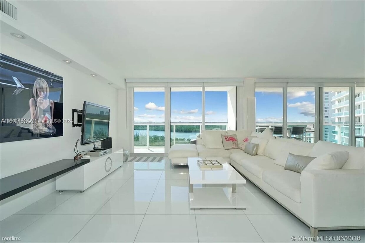Foto principal - 100 Bayview Dr