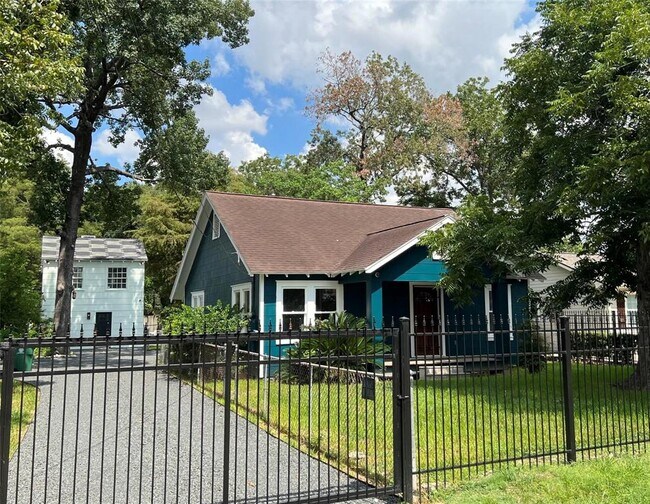 Foto del edificio - 607 Westford St