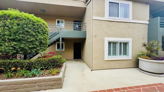Building Photo - 7425 Charmant Dr