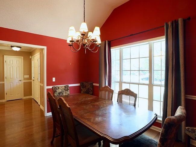 Building Photo - 3 Bed/2 Bath