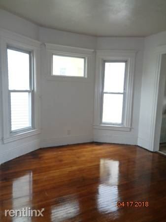 Building Photo - 111 Warwick Ave