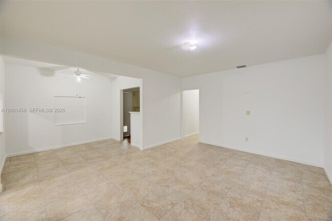 Foto del edificio - 2063 NE 173rd St