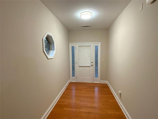 Foto del edificio - 154 Thorncrest Ct