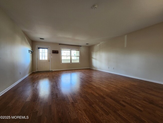 Building Photo - 102 Lenison Ave