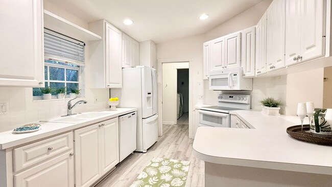 Building Photo - 2861 Livingston Ln