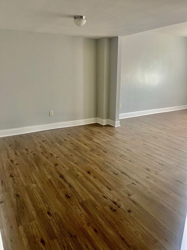 Foto del edificio - 3 Bedroom 2.5 Bath Unit Townhouse Frederic...