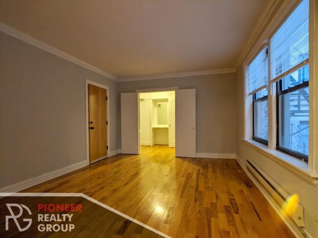 Building Photo - 0 bedroom in CHICAGO IL 60657
