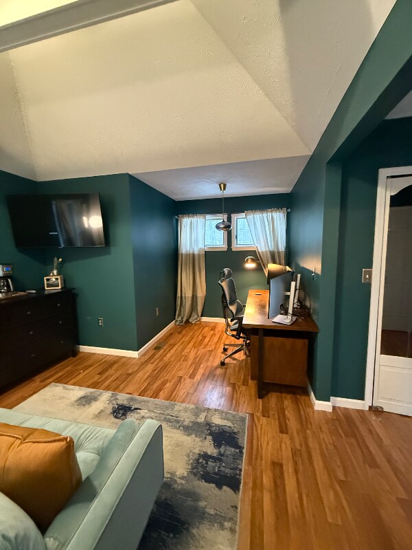 Building Photo - 102 Longfellow Close