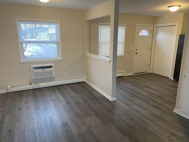 Building Photo - 5852 S 31st St