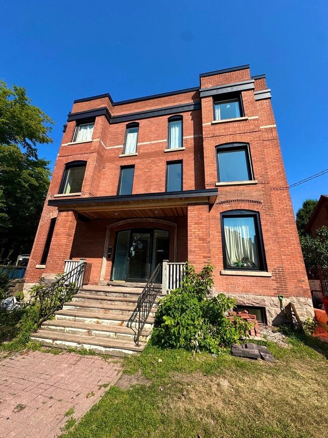 Building Photo - 17 MacDonald St