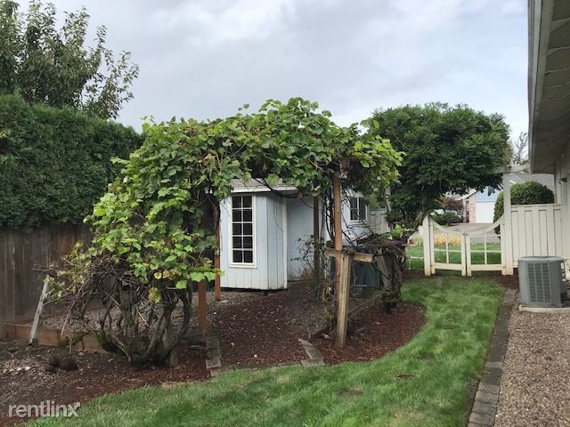 Foto del edificio - 5 br, 3 bath House - 5338 NE Farmcrest St