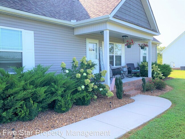 Building Photo - 3 br, 2 bath House - 3042 Midland Rd