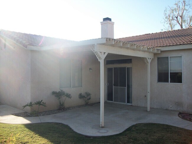 Foto del edificio - Coming Soon: Spacious 3 Bedroom, 2 Bath Tevis Ranch Home with Fireplace, Covered Patio & 2-Car Ga...