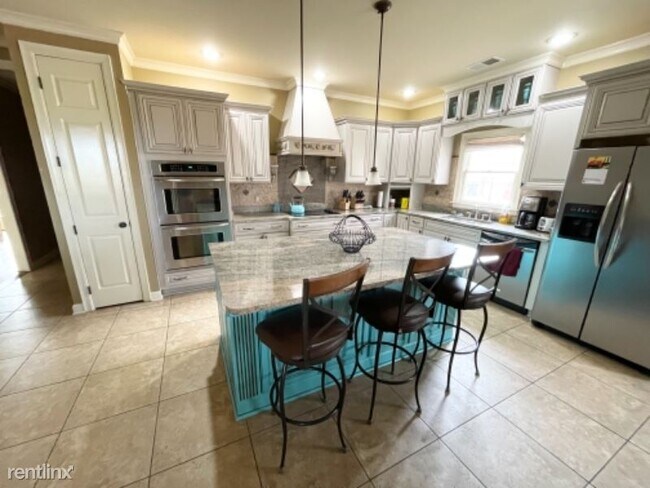 Foto del edificio - 5 br, 3 bath House - 4452 Whisperwoods Dr