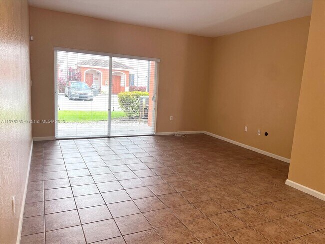 Foto del edificio - 17347 NW 7th Ave
