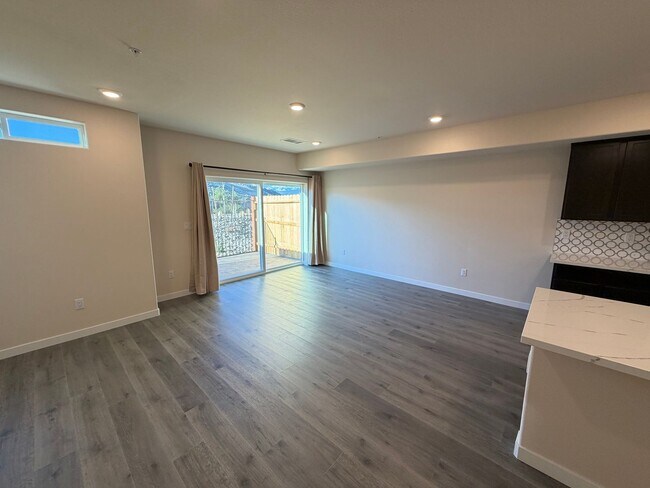 Foto del edificio - Brand New Townhome in Sparks!