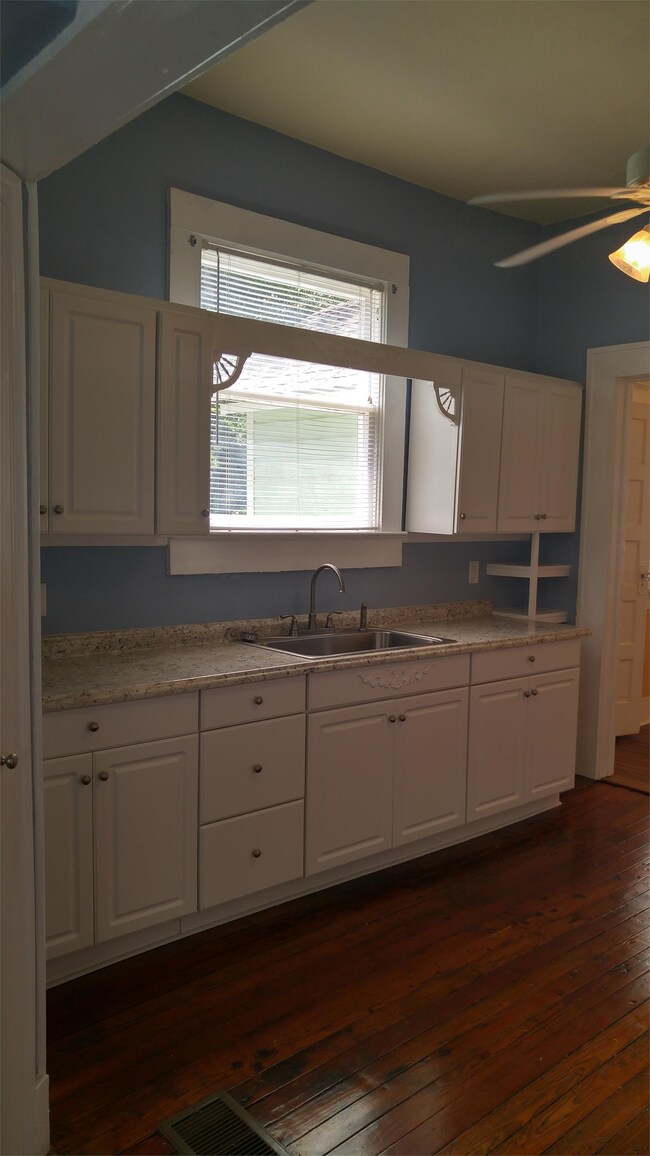 Foto del edificio - 610 W 2nd Ave