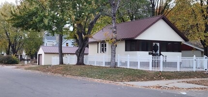 Building Photo - 103 31st Ave N