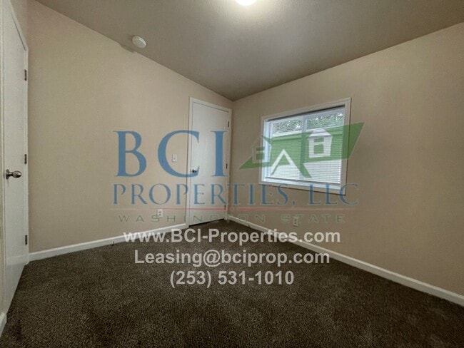 Building Photo - 3 BEDROOM, 2 BATH AVAILABLE $1795.00