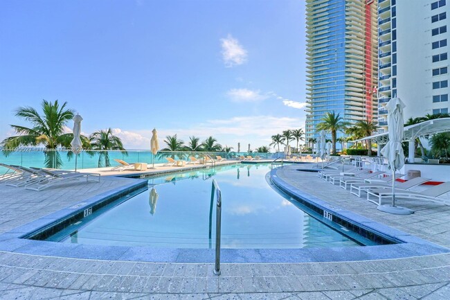 Foto del edificio - 19111 Collins Ave