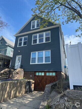 Building Photo - 47 E 39th St