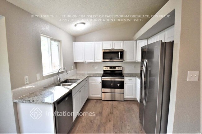 Building Photo - 12116 Grape St