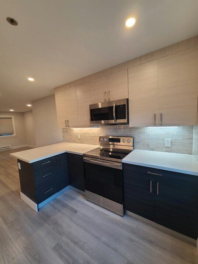 Building Photo - 464 Clinton Street #211, Unit 211