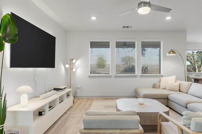 Foto del edificio - 217 Cupreata Ln