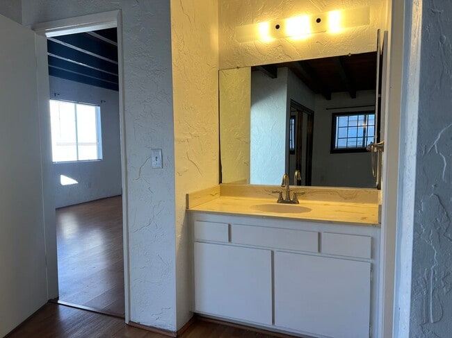 Building Photo - 2208 Grant Ave