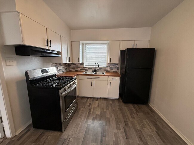 Building Photo - **50% Off First Month's Rent!** Renovated 4 Bedroom Home with Updated Floors & Modern Kitchen