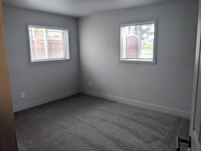 Foto del edificio - 2380 W Baker Ave
